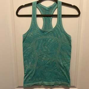 Lululemon Swiftly Tech Racerback Tank Top in Heathered Green/Blue size 6